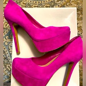Jessica Simpson heels